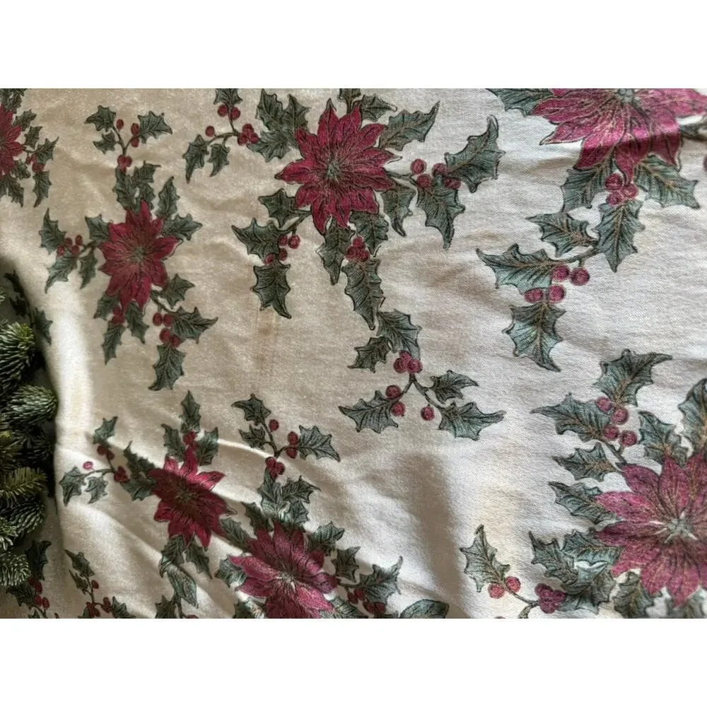 Vintage Christmas Tablecloth w/ Poinsettia & Holly Design 🌲